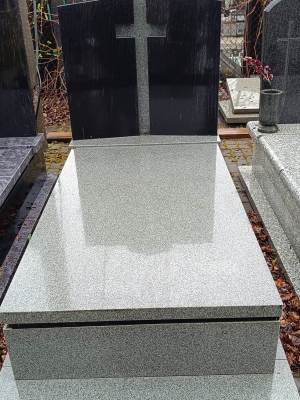 KURU-GRAY-MONUMENTAL-BLACK